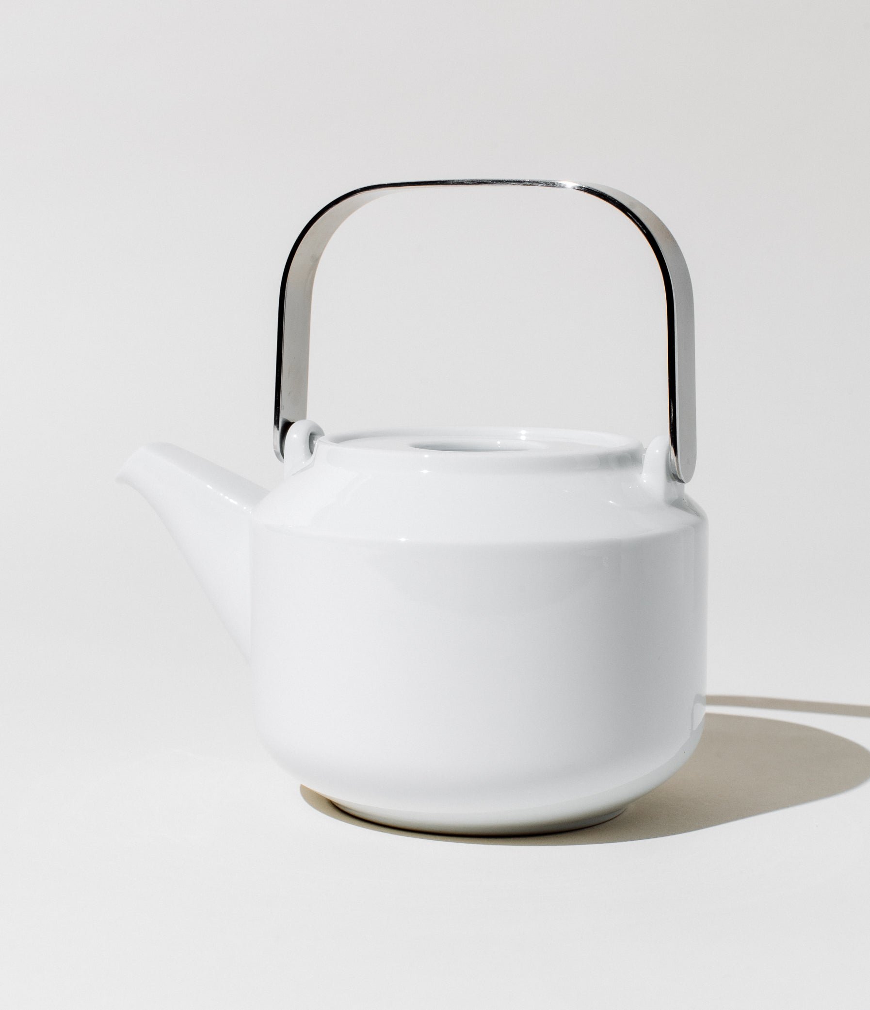 Kinto Porcelain Leaves-to-Tea Teapot - WHITE