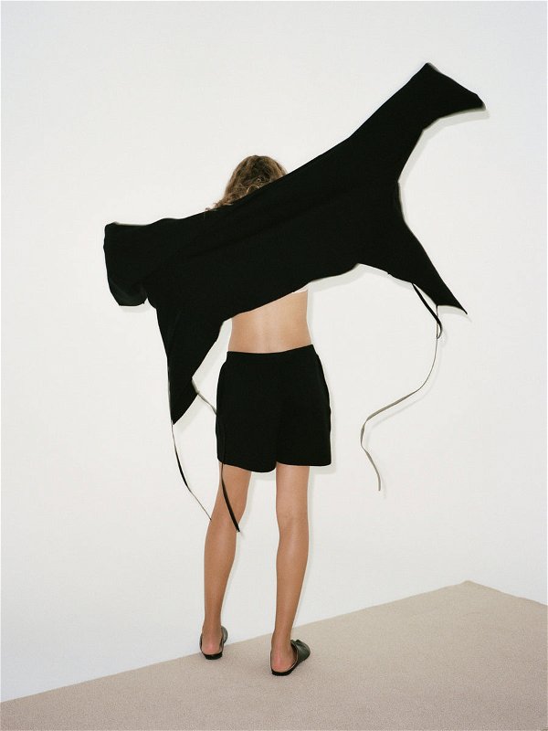 the cocoon short - black ;
