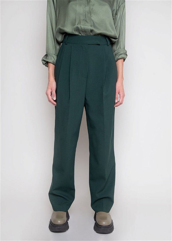 BEA PLEATED SUIT PANTS IN FOREST GREEN
