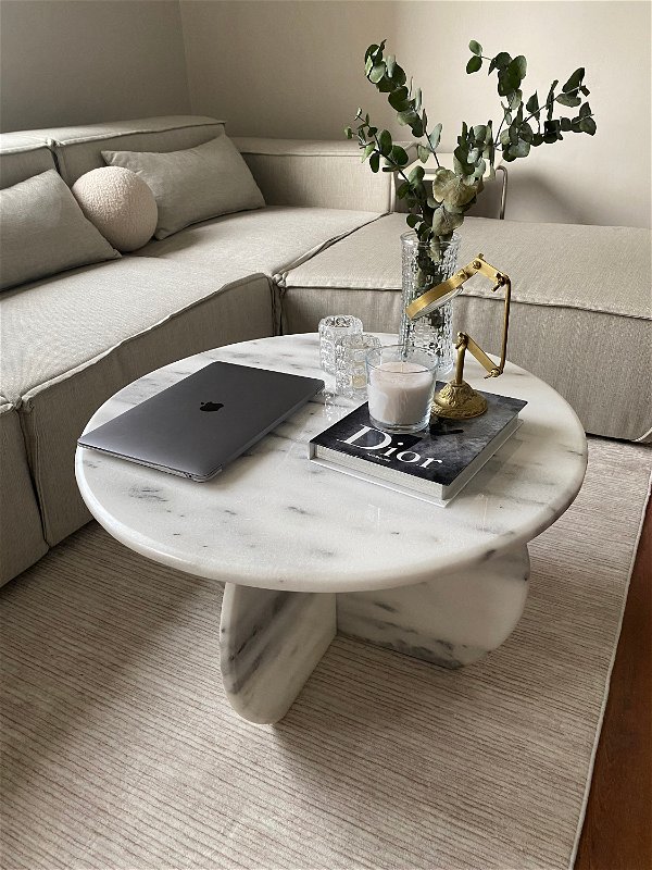 The marble coffee table is real marble, it is handmade, it is made of marble, including its custom-made legs. Italy Model Italian Model