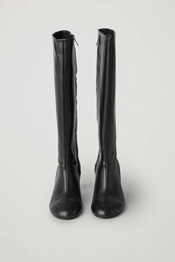 KNEE HIGH HEELED LEATHER BOOTS - Black - Boots - COS